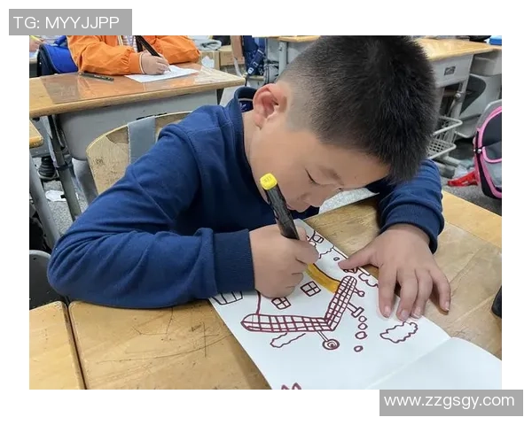 小孩热衷模仿足球明星转场瞬间展现童趣与梦想